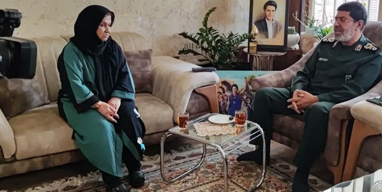 حضور سخنگوی سپاه در منزل مادر شهید الداغی