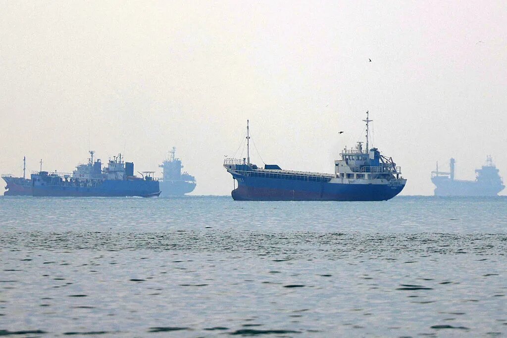 بلومبرگ: مسقط برای برگزاری نشست ایران و شش کشور جنوب خلیج فارس تلاش میکند / آیا قفل ۶ ماهه تنگه هرمز در صلاله شکستهمیشود؟ بلومبرگ: مسقط برای برگزاری نشست ایران و شش کشور جنوب خلیج فارس تلاش میکند / آیا قفل ۶ ماهه تنگه هرمز در صلاله شکستهمیشود؟